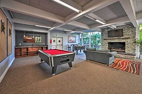 'deja Blue' Oceanside Condo on Beach w/ Pools!