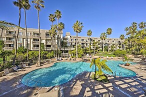 'deja Blue' Oceanside Condo on Beach w/ Pools!
