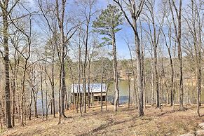 Cozy Studio Cabin in Tallassee w/ Water View!