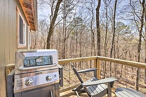Cozy Studio Cabin in Tallassee w/ Water View!