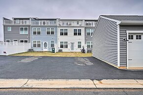 Modern Townhome 4 Mi to Downtown Frederick!