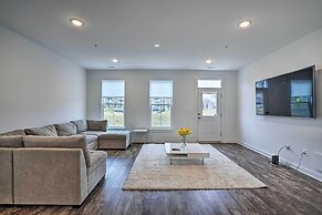 Modern Townhome 4 Mi to Downtown Frederick!