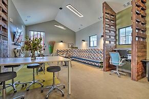 Modern Townhome 4 Mi to Downtown Frederick!