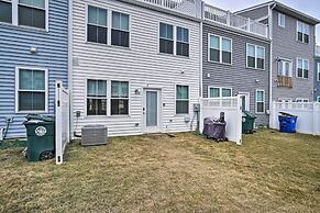Modern Townhome 4 Mi to Downtown Frederick!