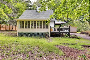Cozy Lake Chatuge Getaway, Walk to Water!