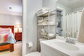 Cozy Lake Chatuge Getaway, Walk to Water!