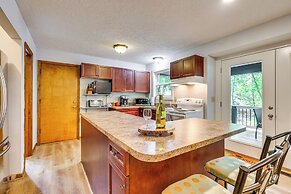 Cozy Lake Chatuge Getaway, Walk to Water!