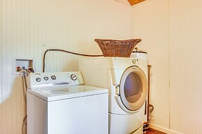 Cozy Lake Chatuge Getaway, Walk to Water!