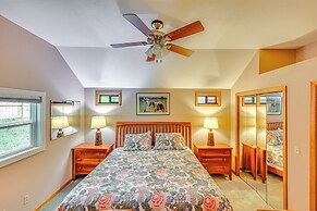 Cozy Lake Chatuge Getaway, Walk to Water!