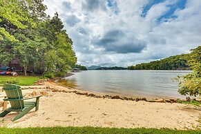 Cozy Lake Chatuge Getaway, Walk to Water!