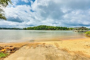 Cozy Lake Chatuge Getaway, Walk to Water!