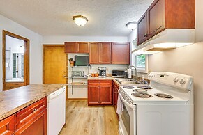 Cozy Lake Chatuge Getaway, Walk to Water!