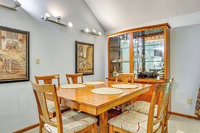 Cozy Lake Chatuge Getaway, Walk to Water!