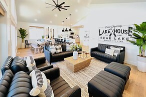 Modern Home + Deck, Lake View & Bunk Room!