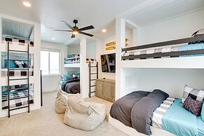 Pool Access & Lake Views: Modern Garden City Home