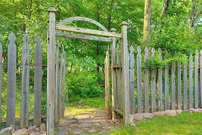 Beautiful Effort Escape w/ Private Hot Tub!