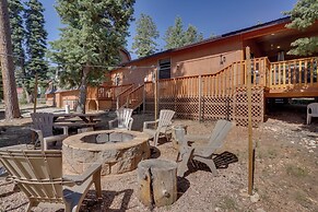 Spacious Duck Creek Village Cabin w/ Hot Tub!
