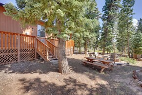 Spacious Duck Creek Village Cabin w/ Hot Tub!