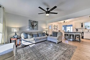 Downtown Gilbert Home w/ Fenced Yard & Fire Pit!