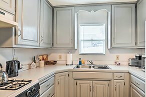 Cozy Omaha Vacation Rental: 6 Miles to Downtown!