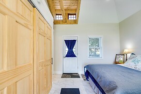 Serene Riverfront St. Clair Studio: Walk to Dtwn!