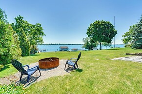 Serene Riverfront St. Clair Studio: Walk to Dtwn!