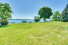 Serene Riverfront St. Clair Studio: Walk to Dtwn!