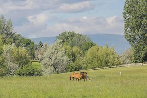 Stunning Sheridan Ranch Villa: Mountain View!