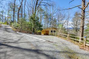 Franklin Cabin: Deck With Smoky Mountain Views!
