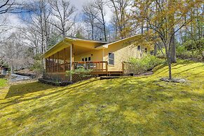 Franklin Cabin: Deck With Smoky Mountain Views!