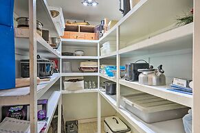 Pet-friendly Duplex - Near Skyline Drive!