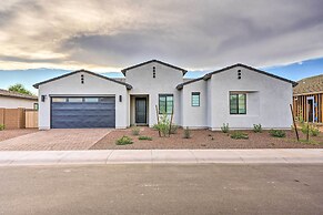 Modern Glendale Getaway ~ 3 Mi To Stadium!