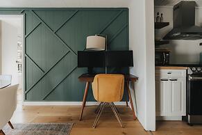 Modern Riverfront Cabin: Poconos Woodland Escape