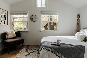 Modern Riverfront Cabin: Poconos Woodland Escape