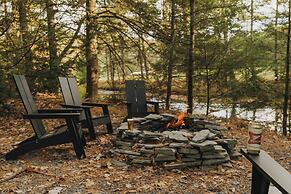 Modern Riverfront Cabin: Poconos Woodland Escape