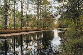 Modern Riverfront Cabin: Poconos Woodland Escape
