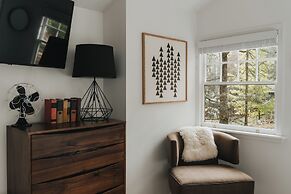 Modern Riverfront Cabin: Poconos Woodland Escape