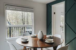 Modern Riverfront Cabin: Poconos Woodland Escape