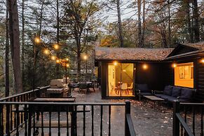 Modern Riverfront Cabin: Poconos Woodland Escape