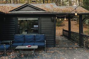 Modern Riverfront Cabin: Poconos Woodland Escape