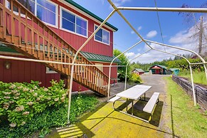 Chehalis Retreat w/ Scenic Views!