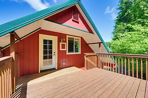 Chehalis Retreat w/ Scenic Views!
