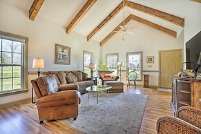 'chateau Ridge' Peaceful Retreat w/ Fire Pit!