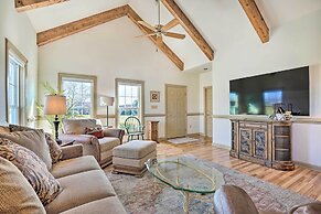 'chateau Ridge' Peaceful Retreat w/ Fire Pit!