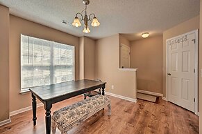 Cozy Greensboro Townhome ~ 7 Mi to UNC Campus