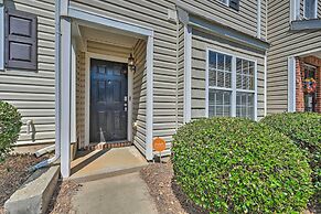 Cozy Greensboro Townhome ~ 7 Mi to UNC Campus