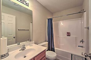 Cozy Greensboro Townhome ~ 7 Mi to UNC Campus