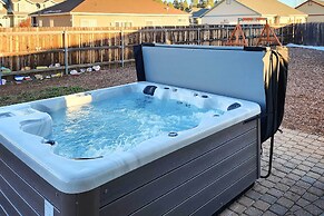 Classy Bellemont Home w/ Hot Tub & Playground