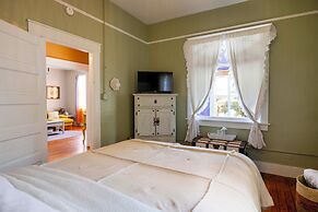 Bisbee Home: Fantastic Views & Walkable Location!