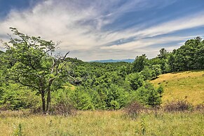 Cozy 'hilltop Hideaway' ~ 18 Mi to Asheville!